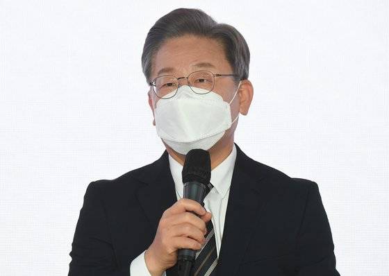 이재명 더불어민주당 대선 후보가 9일 오전 서울 마포구 가온스테이지에서 열린 정당혁신추진윈위원회 출범식에서 인사말을 하고 있다. 뉴스1