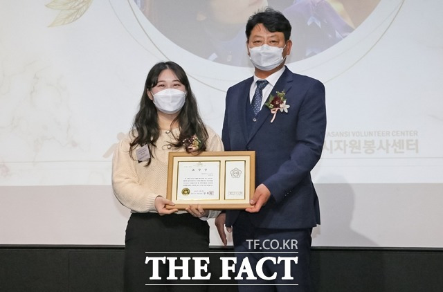 순천향대 간호학과 김정은씨가 국회의원 표창을 수상했다. / 순천향대 제공