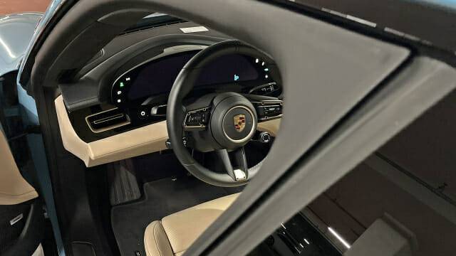 16.8인치 곡선형 클러스터는 뛰어난 정보 제공 능력을 자랑한다.