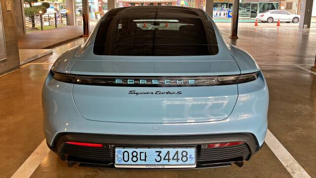 전기는 포르쉐 DNA의 일부…타이칸은 준비된 결과물