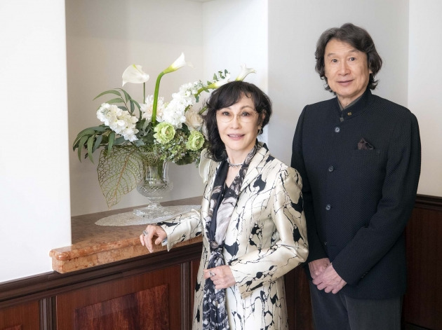 고에이테크모홀딩스의 에리카와 게이코 회장(사진 왼쪽)과 에리카와 요이치 사장 부부.(사진=고에이테크모홀딩스 홈페이지)