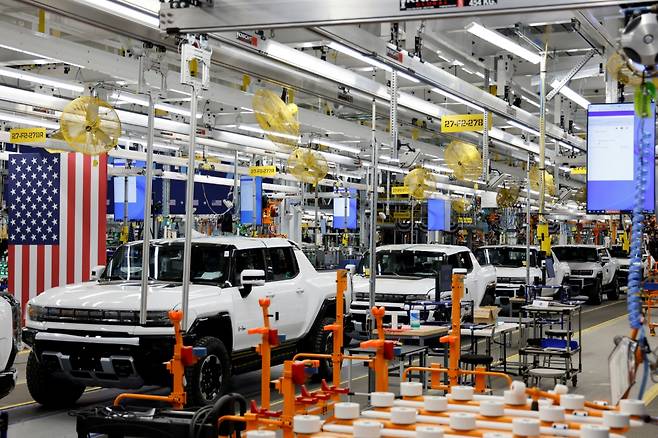 GM이 미시간주에 있는 공장 2곳에 약 40억 달러 이상을 투자해 전기차 생산능력을 확보할 전망이다. 사진은 미시간주에 있는 GM 공장의 모습. /사진=로이터