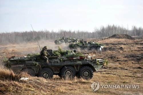 러시아와 군사적 긴장 속 장갑차 동원 훈련하는 우크라이나군 [로이터 연합뉴스 자료사진. 재판매 및 DB 금지]