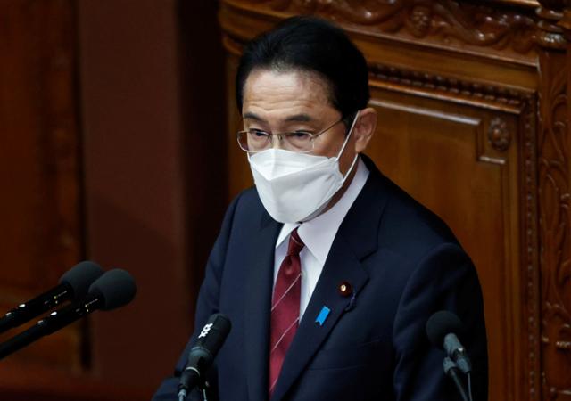 기시다 후미오 일본 총리가 6일 수도 도쿄의 중의원 임시국회에 출석해 소신표명 연설을 하고 있다. 도쿄=로이터 연합뉴스