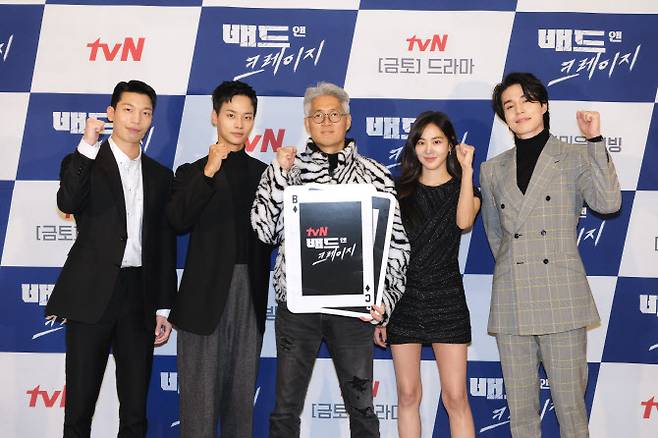 위하준(왼쪽부터) 차학연 유선동PD 한지은 이동욱(사진=tvN)