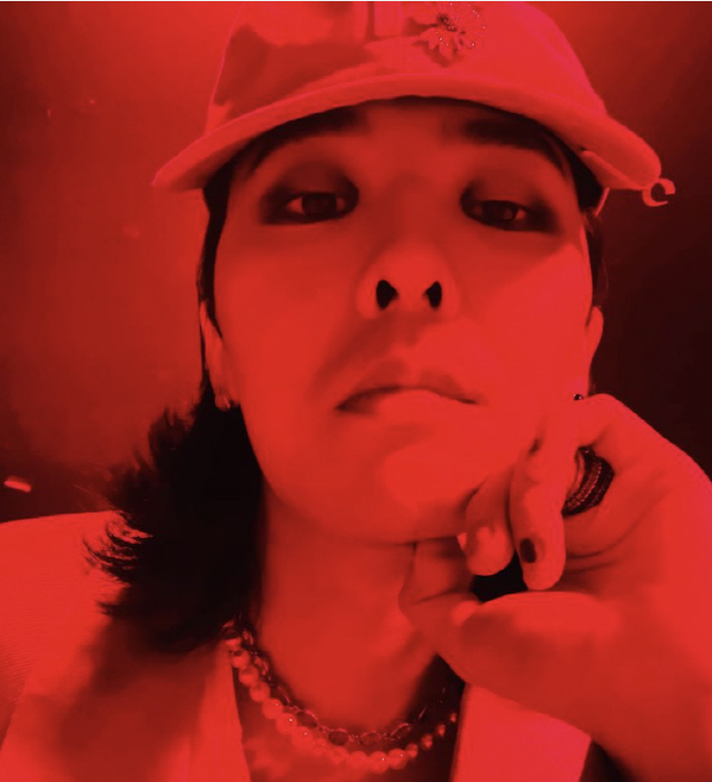 Group BIGBANG G-Dragon has revealed the recent changes that have not been known.G-Dragon posted a picture on his SNS on the 13th with strawberry emoticons.In the public photo, G-Dragon is staring at the camera wearing a hat under intense red lights.Because I raised my hair, the cute image of the previous one was gone, but the extraordinary fashion sense wearing colorful accessories still remains.G-Dragon, who was born in 1988, became popular globally in 2006 with BIGBANG, releasing numerous Heat songs such as formal debut, false, day, fantastic baby and if.He also recorded the Heat such as Skinning as a solo singer, and has a strong influence as a fashionista recognized by the world.Recently, his fashion brand Peace Minus One launched a shoe brand, Kwon Do 1, which he created in collaboration with sports brand Nike, and presented a limited edition of new products to stars such as Lee Seo Young and Jung Woo Sung.He also surprised fans by showing up directly at the pop-up store.