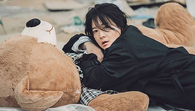 드라마 <구경이>의 구경이 역을 맡은 이영애. 제이티비시 제공