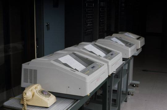 주로 기업체를 대상으로 기사를 제공할 목적으로 도입돼 운영하던 1980년대 초기의 골드맥스 4600 팩시밀리. 연합뉴스