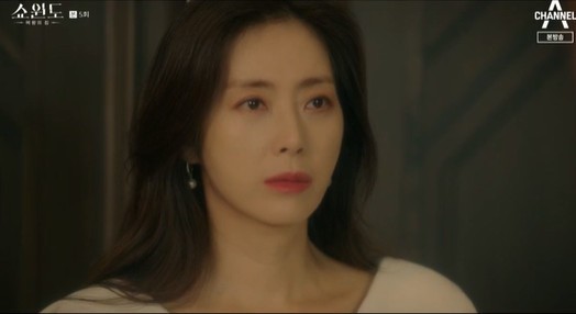 Jeon So-min is pregnant with Song Yoon-ah, who learns Affair and calls for her to part ways with Lee Sung-jae, Confessions have said.On Channel As The House of Queen Showwindo broadcast on the 13th, the anger of his wife, Han Sun-joo (Song Yoon-ah), who learned about the relationship between Yoon Mi-ra and her husband, Lee Sung-jae, unfolded.Han Sun-joo witnessed the kissing scene of Yoon Mi-ra and Shin Myung-seop and was angry.After the inauguration ceremony, Han Sun-joo, who called Shin Myung-seop, who had a sweet time with Yoon Mi-ra, questioned his Affair and said that Shin Myung-seop had only once had an affair.Han Sun-joo, who met Yoon Mi-ra, asked about her beloved opponent, pretending to not know yet. Yoon Mi-ra said, We met when each other was in trouble and it has been two years since we met.The shocked Han Sun-joo asked, What was so hard for him? Yoon Mi-ra said, He is a person who can not express his difficulty even if he should not give any disappointment to his perfect wife.The breathtaking burden, the smug queen who pretends to help her husband secretly but eventually makes her a puppet, and everything he enjoys comes from her.I was with me when I was breathing comfortably, he said.Han Seon-ju, who had been in the meeting with Yoon Mi-ra, decided to give a divorce and informed Shin Myung-seop of the divorce.Dont you think were gonna get the kids wounds from our divorce?Do you want to make our children like you and Two Sisters In Law? He touched the weakness of Han Seon-ju and eventually decided to fold the divorce for the children.Han Sun-joo told Shin Myung-sup that he would close his eyes once this time and Shin Myung-sup visited Yoon Mi-ra and informed him that he would never come back.However, Yoon Mi-ra did not let him go. She revealed her pregnancy to Shin Myung-seop and Shin Myung-seop was again in trouble.After all, Han met Yoon Mi-ra again and found her sisters grave, and Han Sun-ju recalled what he said, I did not know you would come here with Mira, but I told you to have him.Didnt you tell her to be his wife? Yunmira asked.It was rash. There are things that we shouldnt do, no matter how, in the world. Breaking others assumptions. Never. You know what I mean?I believe you understand. He demanded that he break up with his husband.On the way back from the car, Yoon Mi-ra told Han Seon-joo, I thought about it, I can not break up with him. Han Seon-ju said, Now stop talking.Its my husband. She held out her decisive hand. But I cant, she said.Because I am pregnant, and Han Sun-ju, who was looking at Yoon Mi-ra in shock at the moment, found the coming vehicle late and became an Acid, causing both of them to be injured.In the meantime, Yoon Mi-ra, who appeared in the same dress at the ceremony of the remind wedding ceremony of Han Sun-joo and Shin Myung-seop, looked at the happy family photos of Han Sun-jus family and said, It is a picture that looks harmonious.I wonder what people would say if they found out that the smile was a show window. Then, Yoon Mi-ras provocations, Han Sun-joo, who faces Yoon Mi-ra comfortably, made the ending and wondered what happened to the two people in the meantime.