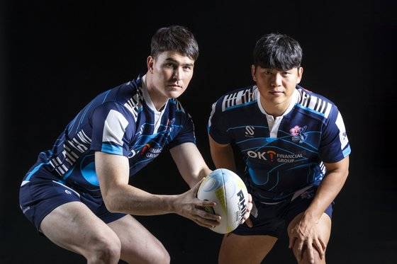 김진(왼쪽)의 플레이를 축구에 빗대면 김민재 같은 수비수, 김남욱은 손흥민이다. 정준희 기자