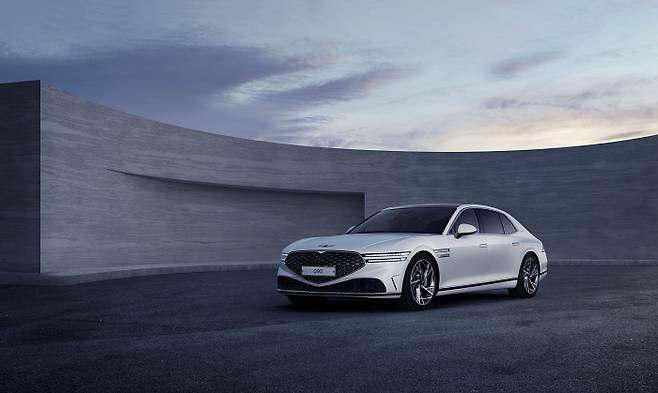 제네시스 브랜드가 공개한 G90(지나인티)의 성능이 구형과 비교해 크게 개선된 것으로 나타났다. /사진제공=제네시스