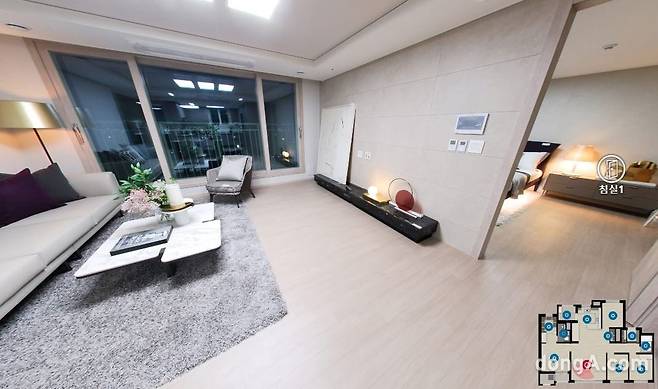 호반산업 청라 호반베르디움 6차 84㎡A타입 거실 E모델하우스 실행 화면