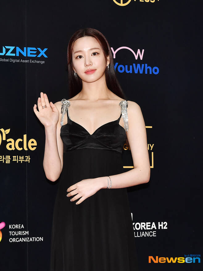On the afternoon of the 19th, the 16th Korea H-Two Alliance Asia Model Awards event with Woods Nex was held at the 2nd SETEC Exhibition Hall in SeoulLee Yu-bi is posing in attendance on the day.