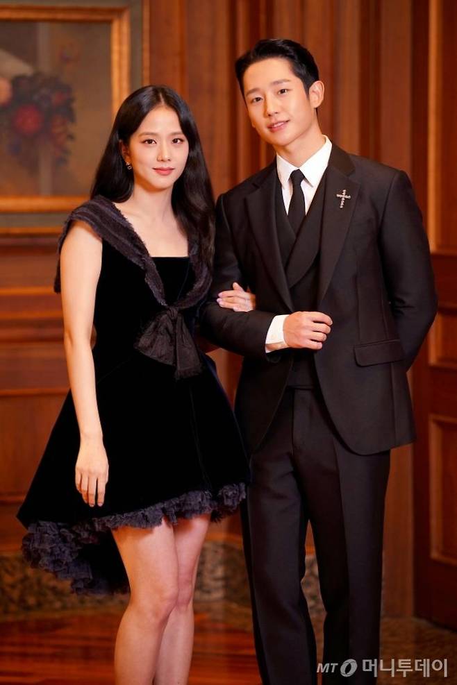 JTBC 새 토일극 '설강화'에 출연 중인 배우 지수와 정해인 /사진제공=JTBC