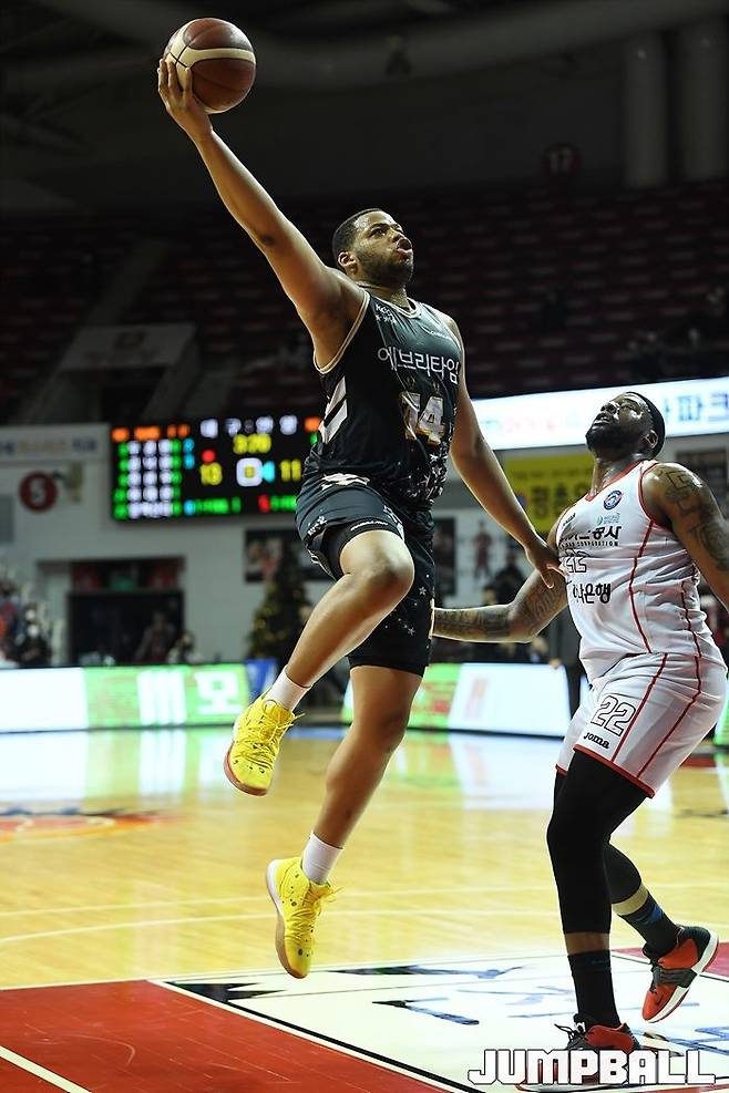 ▲ 강력한 공격력을 선보인 KGC 오마리 스펠맨