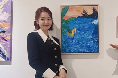 Oh Jin-yeon told me about the recent beauty.On the 23rd, Oh Jin-yeon told his Instagram, I will have a day to thump in my workplace with my wisdom. I usually have two dumps and a drummer.and posted a picture with the phrase.Oh Jin-yeon in the photo took a picture in front of the art work. She smiled with a refreshing smile and attracted the attention of people who showed her elegant charm.Oh Jin-yeon also showed off her slender figure and legs, and she was cute by perfecting her youthful hair with a wave.Meanwhile, Oh Jin-yeon appeared in the recently closed play King Lear and recently joined the SBS entertainment program The Beating Girls.