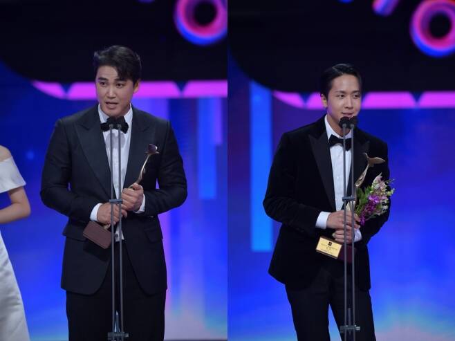 ▲ 홍성흔(왼쪽), 라비가 25일 서울 영등포구 여의도 KBS에서 열린 '2021 KBS 연예대상'에서 신인상을 수상했다. 출처|KBS