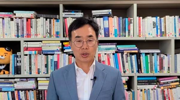 진양곤 에이치엘비 회장. 에이치엘비는 시가총액 3조5000억원으로 코스닥 8위 상장사다. 지난 9월 6만9100원까지 올랐지만 27일 마감은 3만2800원이었다./에이치엘비