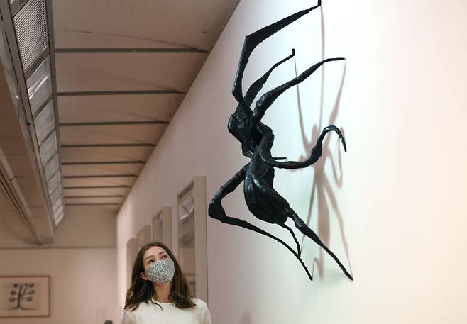 영국 테이트리버풀 미술관에 전시된 루이즈 부르주아의 거미 조각 '마망(Maman)'. 대형 조각은 서울 한남동의 삼성미술관 리움에도 전시돼있다. /테이트리버풀