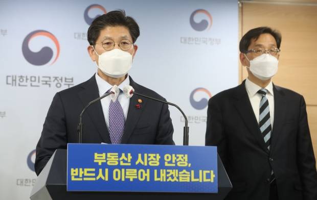 2022년 국토교통부 업무계획 브리핑을 하는 노형욱 국토교통부 장관. 사진=뉴스1
