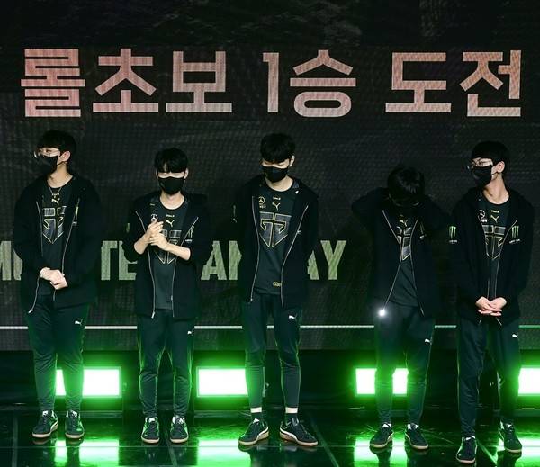 사진=몬스터 에너지 제공, 젠지 선수단