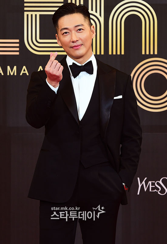 Actor Namgoong Min poses at the 2021 MBC Acting Grand Prize Awards held at MBC in Sangam-dong, Seoul on the afternoon of the 30th.