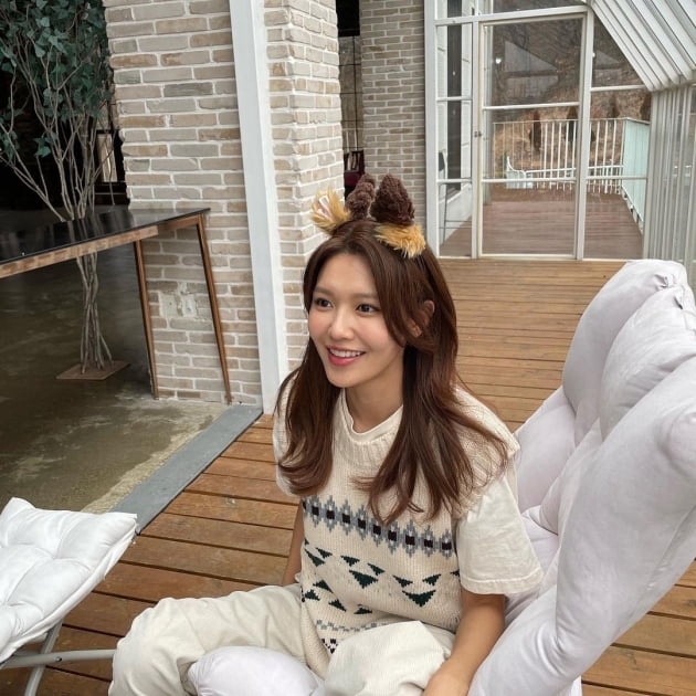 Group Girls Generation member and actor Choi Sooyoung delivered a New Years greeting.Choi Sooyoung posted on his instagram on the 1st, Goodbye 2021 #hate you love you.Choi Sooyoung also moved several photos of 2021 memories.There were many difficult moments, but I looked back at last year when I had many pleasant moments, and I was attracted to the new year with a new determination.Choi Soo Young in public devotion with Actor Jung Kyung-ho.