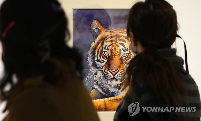 '호랑이 그림'전(展)을 찾은 시민들 [연합뉴스 자료사진]
