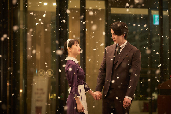 Actors Won Jin-A, left, and Lee Dong-wook as Yi-young and Yong-jin, an aspiring musical actor and hotel CEO who fall in love in "A Year-end Medley."[CJ ENM, TVING]