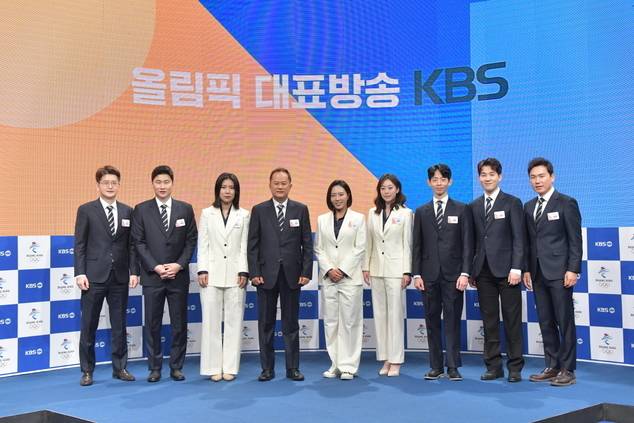 왼쪽부터 이재후, 이강석, 진선유, 송승환, 이상화, 곽민정, 이정수, 남현종, 이광용