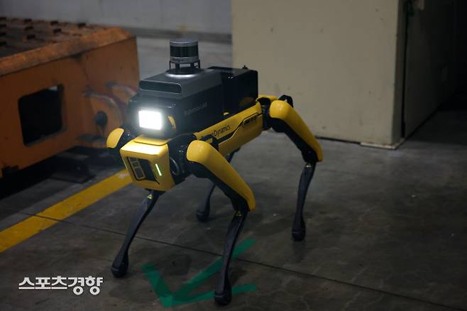 스팟은 이미 현대차그룹 공장 안전서비스 로봇으로 운영 가동 중이다.