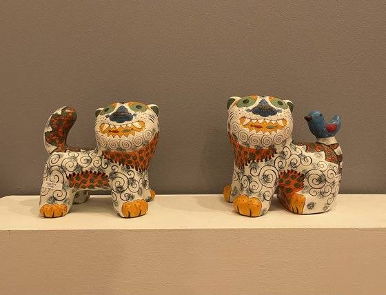 장미경의 호랑이 캐릭터 도자 조각 작품. [사진 갤러리세인]