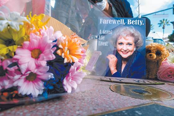 Betty White (1922-2021) [AP/YONHAP]