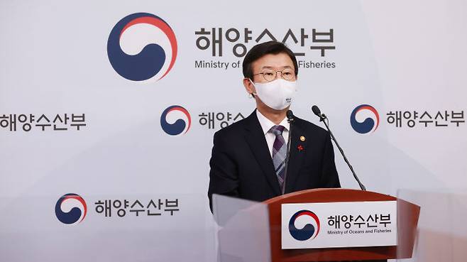 문성혁 해양수산부 장관이 지난달 16일 오후 정부세종청사 해양수산부에서 ‘해양수산분야 2050 탄소중립 로드맵’을 발표하고 있다. (사진=연합뉴스)