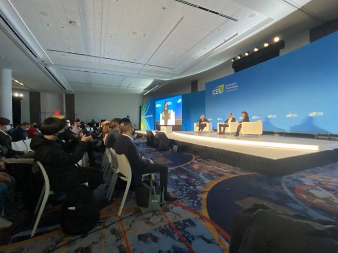 6일(현지시간) 미국 네바다주 라스베이거스컨벤션센터(LVCC)에서 ‘우주 탐사의 미래’를 주제로 한 컨퍼런스가 진행되고 있다. 고재원 기자 jawon1212@donga.com