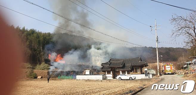 진주 대곡면 유곡리 대밭 화재 현장(경남소방 제공)© 뉴스1