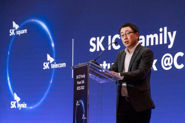 유영상 SK텔레콤 사장이 8일 CES 2022가 열린 미국 라스베이거스에서 기자간담회를 갖고 사업 비전을 발표하고 있다. SK텔레콤 제공