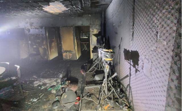 9일 오전 충북 청주시 청원구 율량동의 한 3층 건물 지하 1층에서 불이 나 60대 남성이 숨졌다. 충북소방본부 제공