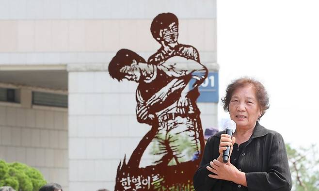 9일 숙환으로 별세한 이한열 열사의 어머니 배은심 여사가 지난해 6월 서울 서대문구 연세대에서 열린 ‘제34주기 이한열 추모식’에서 참석자들에게 인사말을 하고 있다. 세계일보 자료사진