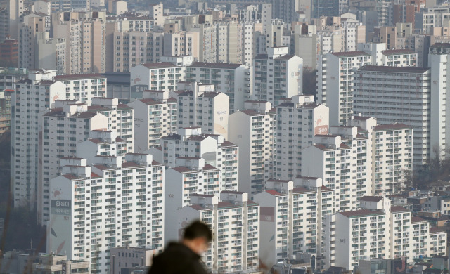 서울 남산에서 바라본 서울 시내 아파트 단지 모습. /연합뉴스