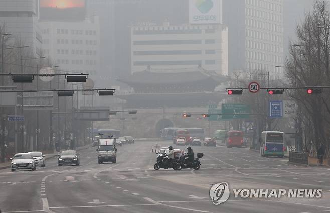 미세먼지로 답답한 도심 [연합뉴스 자료사진]