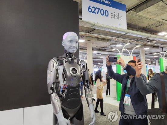 CES 2022에 공개된 아메카 로봇 / 사진=연합뉴스