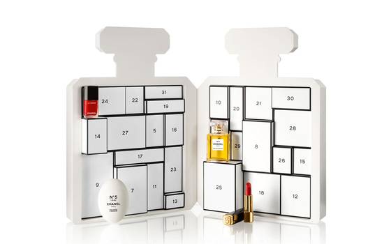 샤넬의 어드벤트 캘린더는 포장값만 60만원쯤으로 '예쁜 쓰레기'에 불과하지만, 출시되자마자 동이 났다. [사진 샤넬코리아]