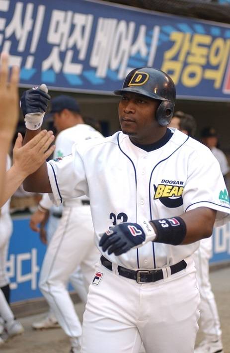 두산 베어스에서 1998~2002 시즌 동안 174홈런 510타점으로 맹활약했던 타이론 우즈. 사진=두산 베어스 제공