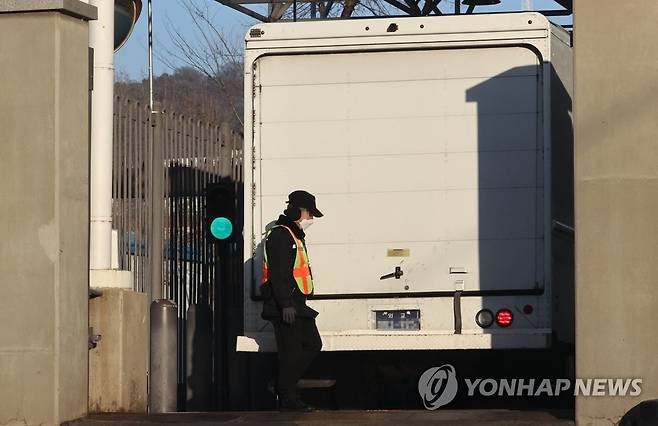 용산 미군기지 사진은 지난 7일 오후 서울 용산 미군기지 한 입구의 모습. [연합뉴스 자료사진]