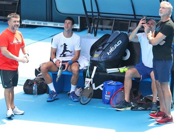 11일 호주오픈 경기장에서 연습 중인 조코비치