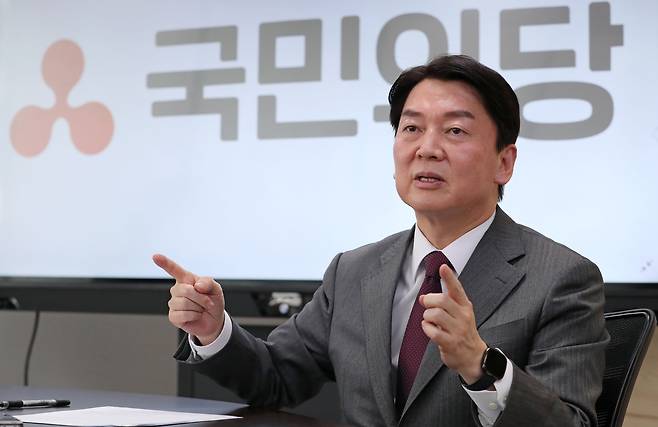 국민의당 안철수 대통령 후보가 10일 서울 여의도 당사에서 본지와 인터뷰를 하고 있다. 2022.01.10 /남강호 기자