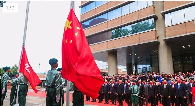 2022년 1월1일 오전 홍콩이공대에서 이뤄진 오성홍기 게양식/홍콩이공대 홈페이지 캡처