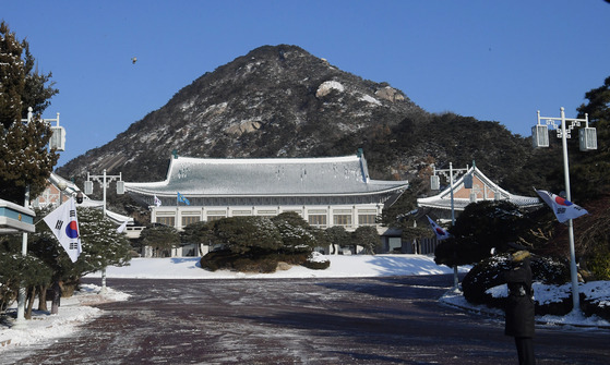 밤사이 폭설이 내린 지난 7일 오전 청와대 전경. [청와대사진기자단]