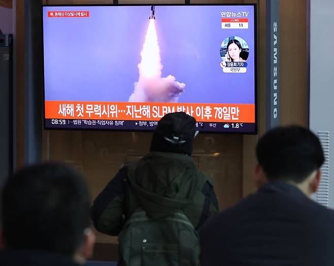 South Korean citizens watch a TV news report on North Korea's launch of a ballistic missile at Seoul Station in central Seoul on Tuesday. (Yonhap)